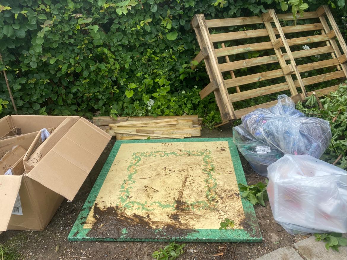 Affald til genbrugsstationen