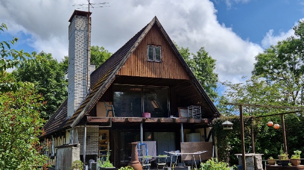 Malet facaderne på vores hus