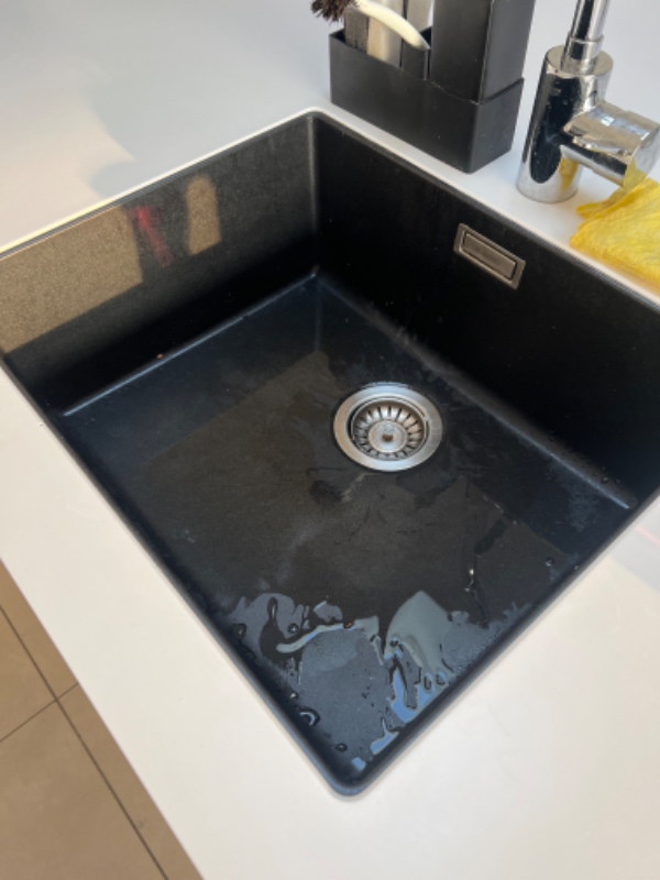 Montering af køkkenvask (underlimet)