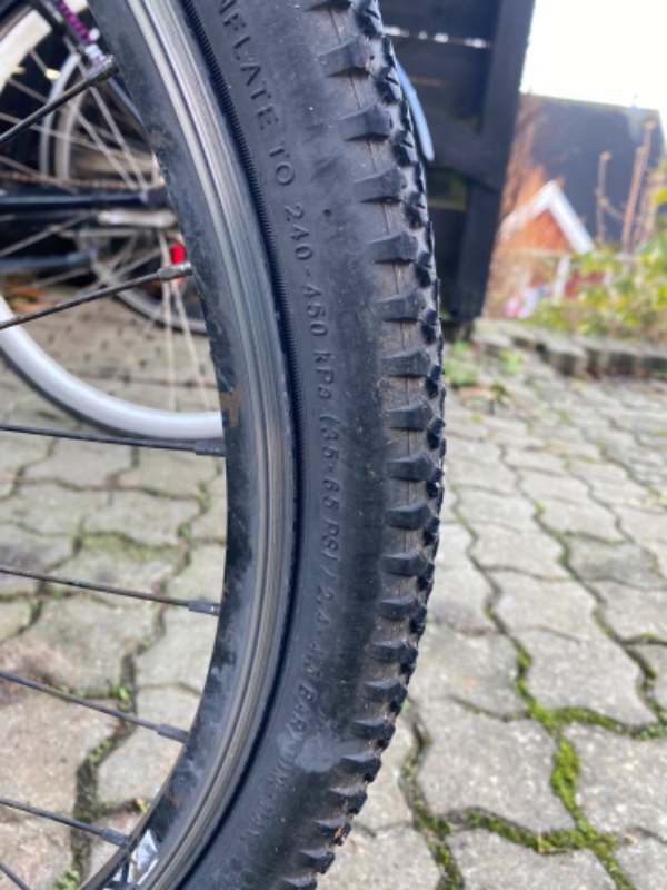 Lapning af bagdæk på cykel/evt skift af slange?