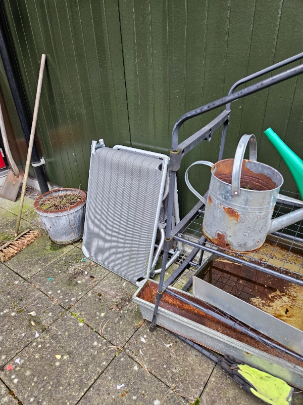 Tømning af terrassemøbler og affald