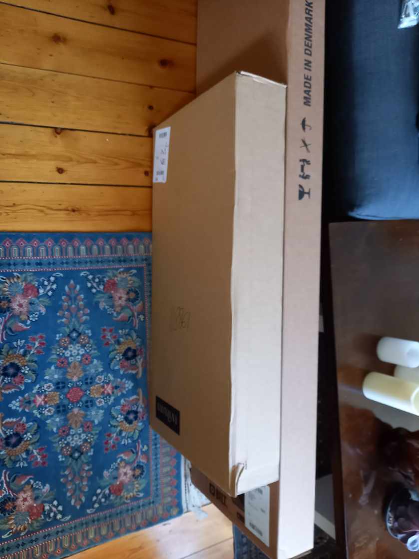 Samle kommode, hænge pejs op, skifte ophæng på fjernsyn, der hænger på væggen