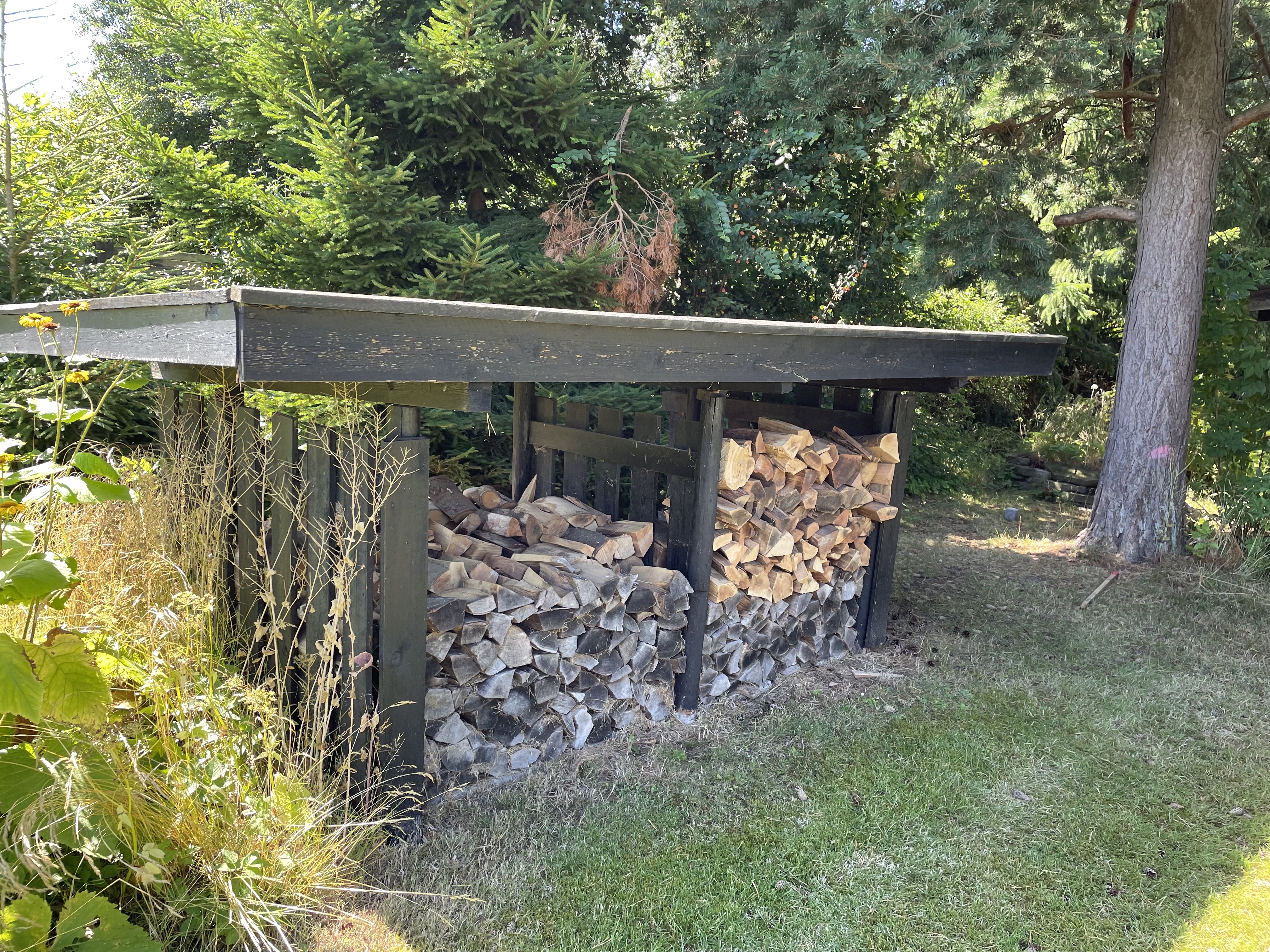 Nedrivning af to brændeskure