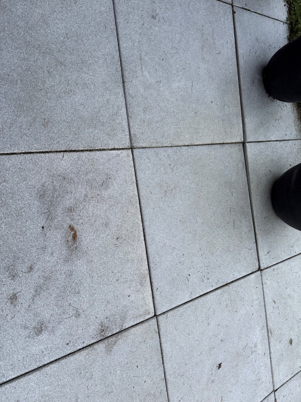 Omlægning af udendørs fliser