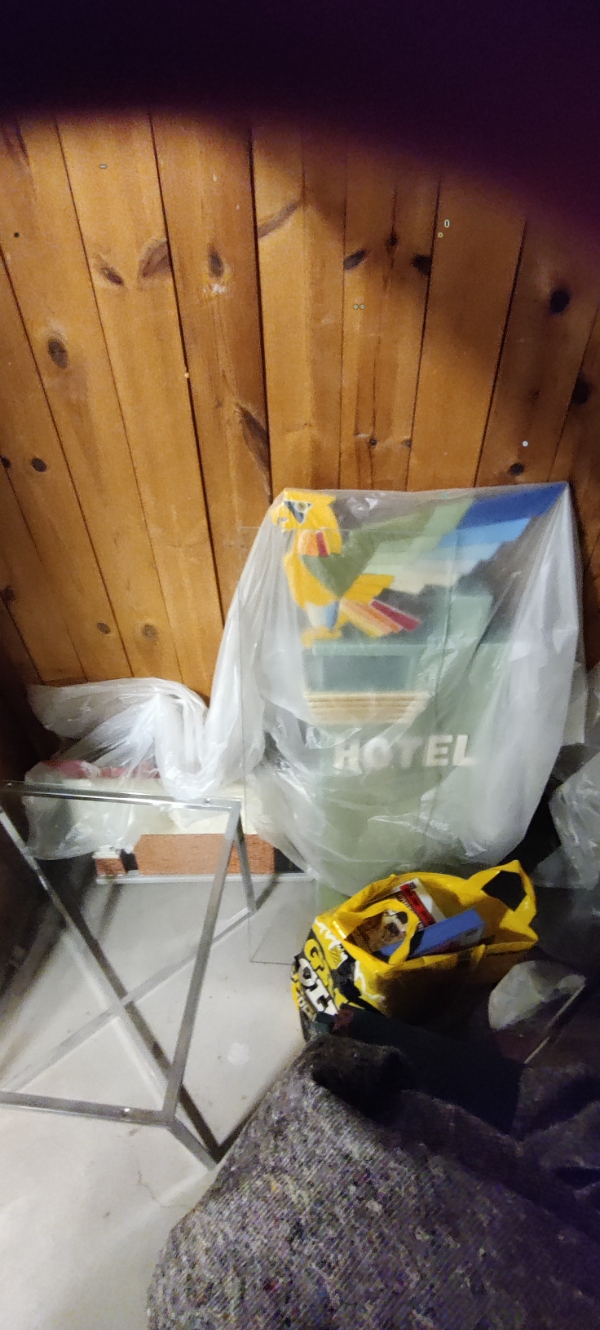 Tømning af loftsrum.