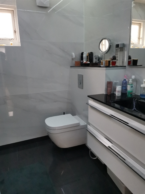 Rengøring af 125 kvm hus uden dyr eller børn.