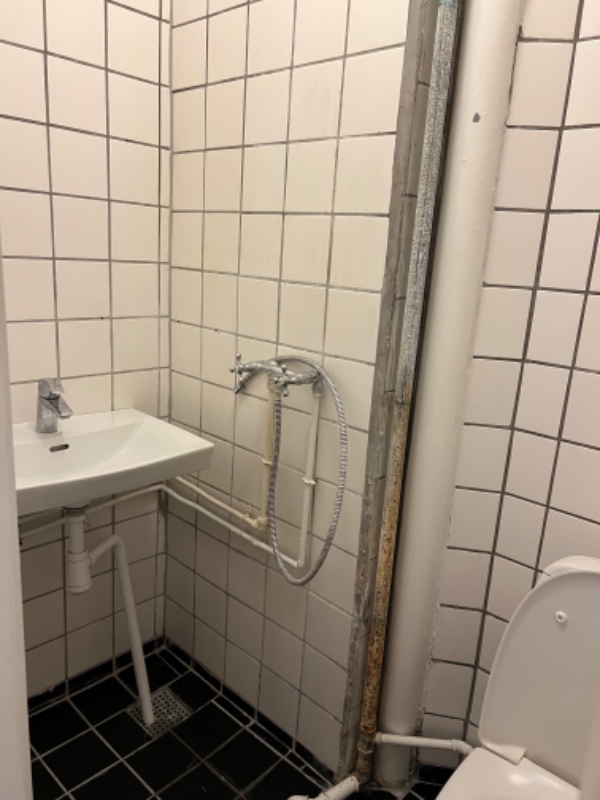 Toiletrenovering og vaskflytning