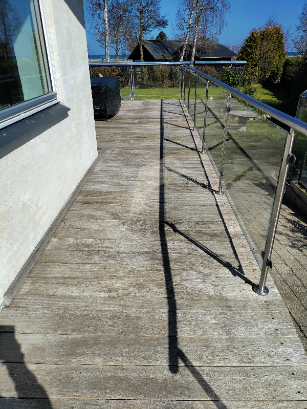 udskiftning af ca. 40 kvm. terrassebrædder .
