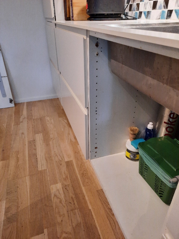 HTH Køkkenlåge reparation