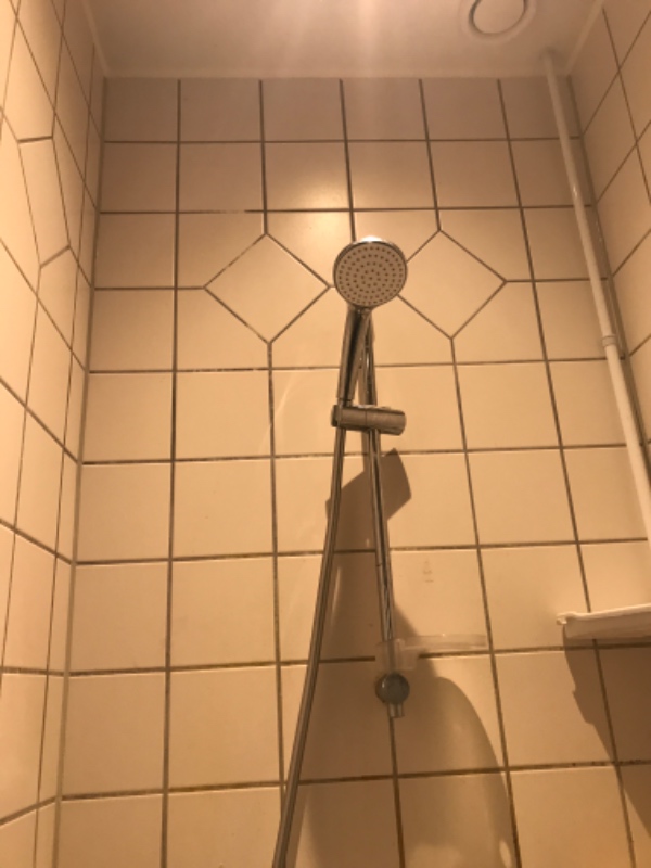 Fuld rengøring lille badeværelse