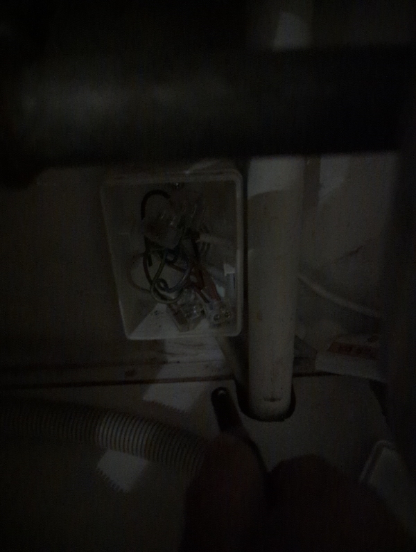 Montering af ledningen til køleskabet