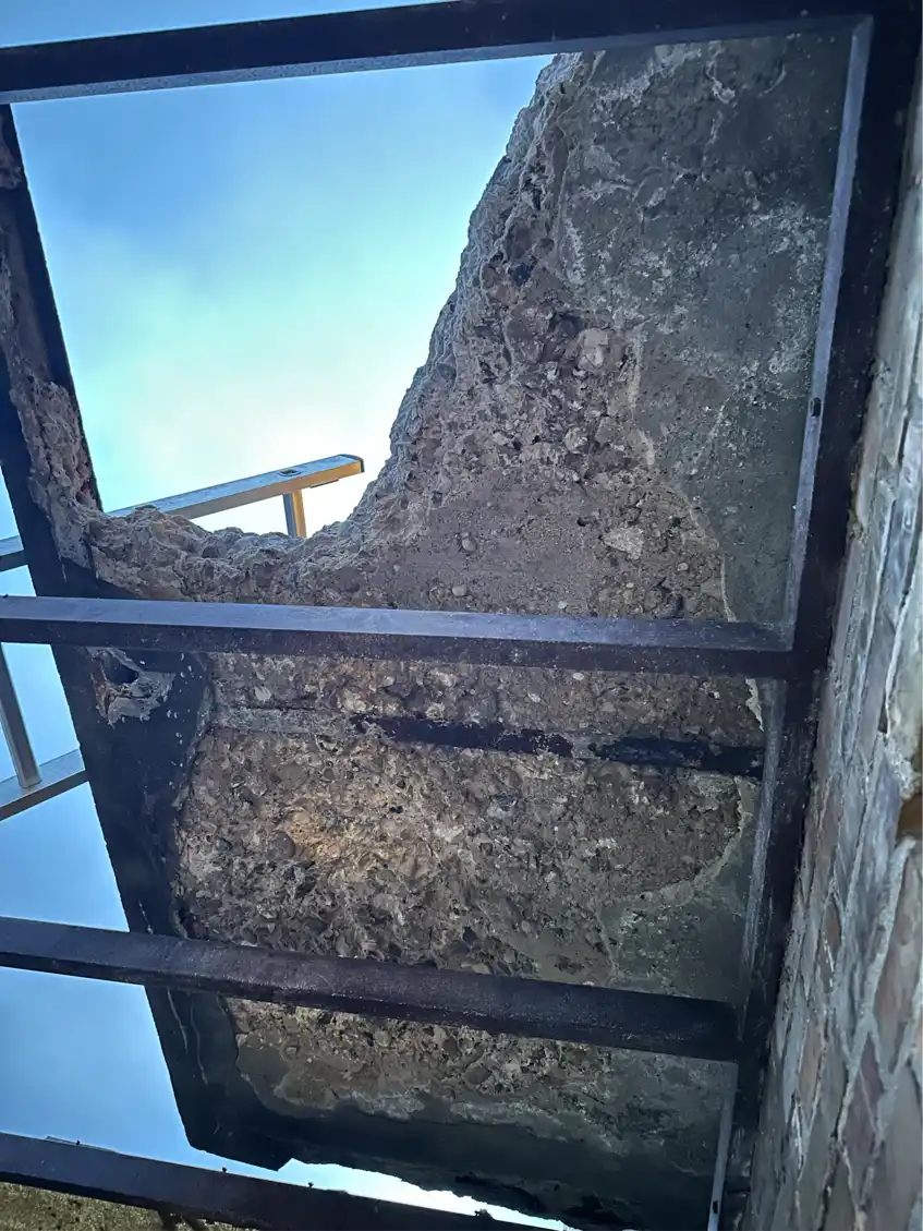 Fjerne støbt altan - kom med bud