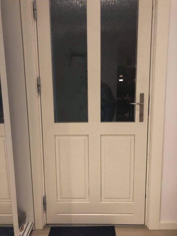 Montering af kattelem i træ dør med “sprosser”