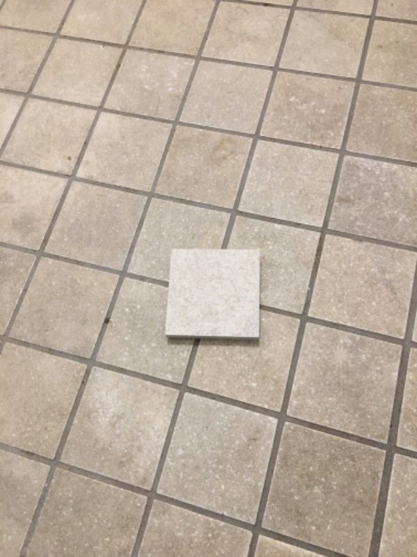 Afkalkning og rengøring af fliser, vægge og gulv, på badeværelse