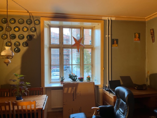 Male 2 stuer inklusiv alt træværk (ikke radiatore, men alt andet! Inklusiv maling osv.  