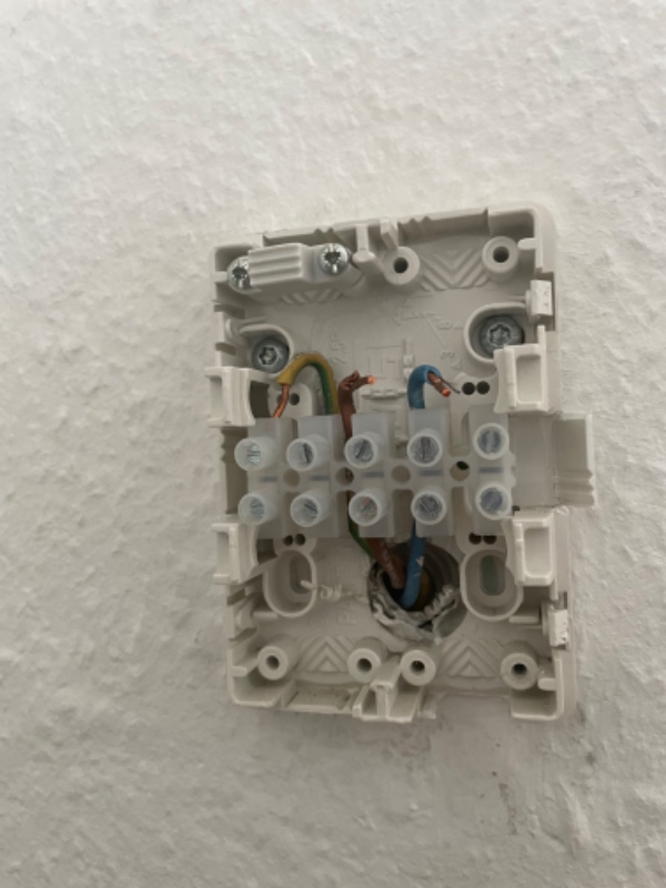 Opsætning af lamper og stik