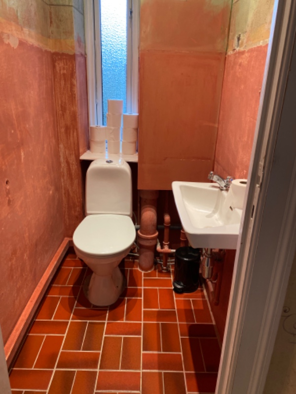 Skal have lavet et toilet ude på et badeværelse, hvor der ikke har været toilet før.