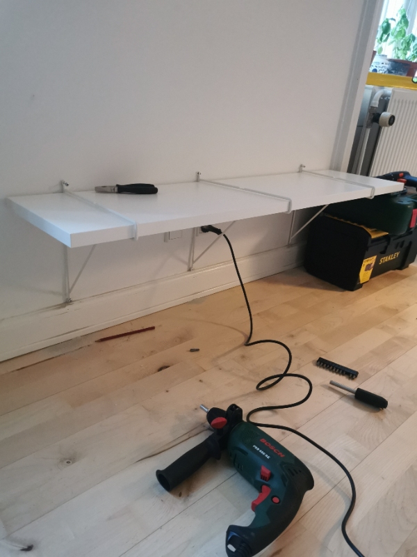 Montering af svævehylder