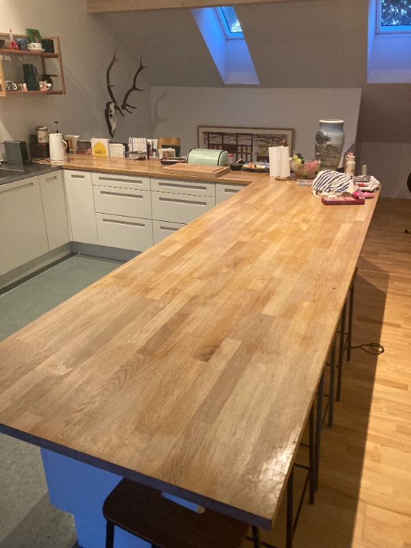 Slibning og lakering af køkkenbord