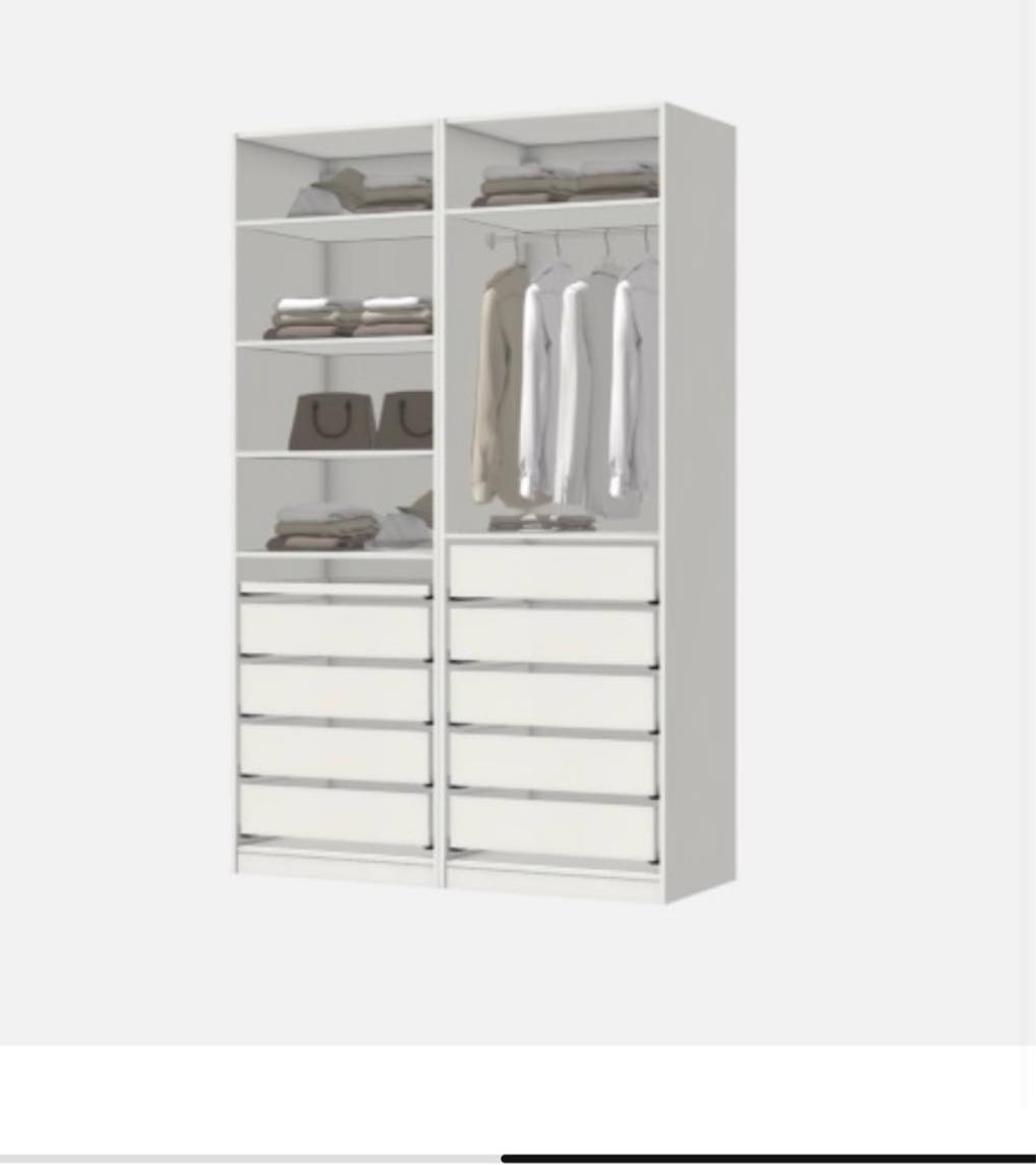 Samling af møbler og ophængning af hylder