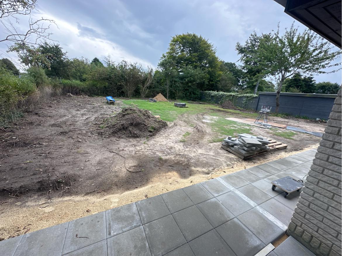 Anlæggelse af ny græsplæne.