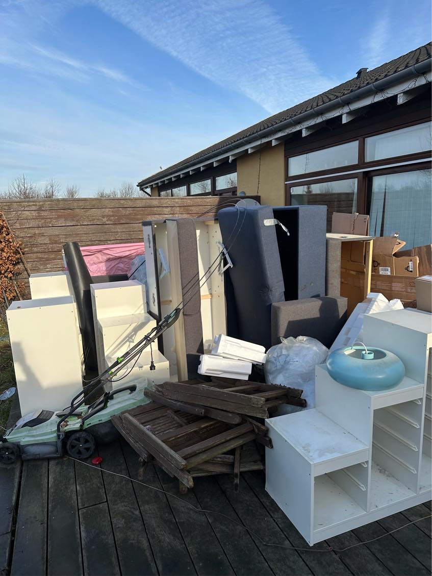 Bortskaffelse af møbler og sorteret affald
