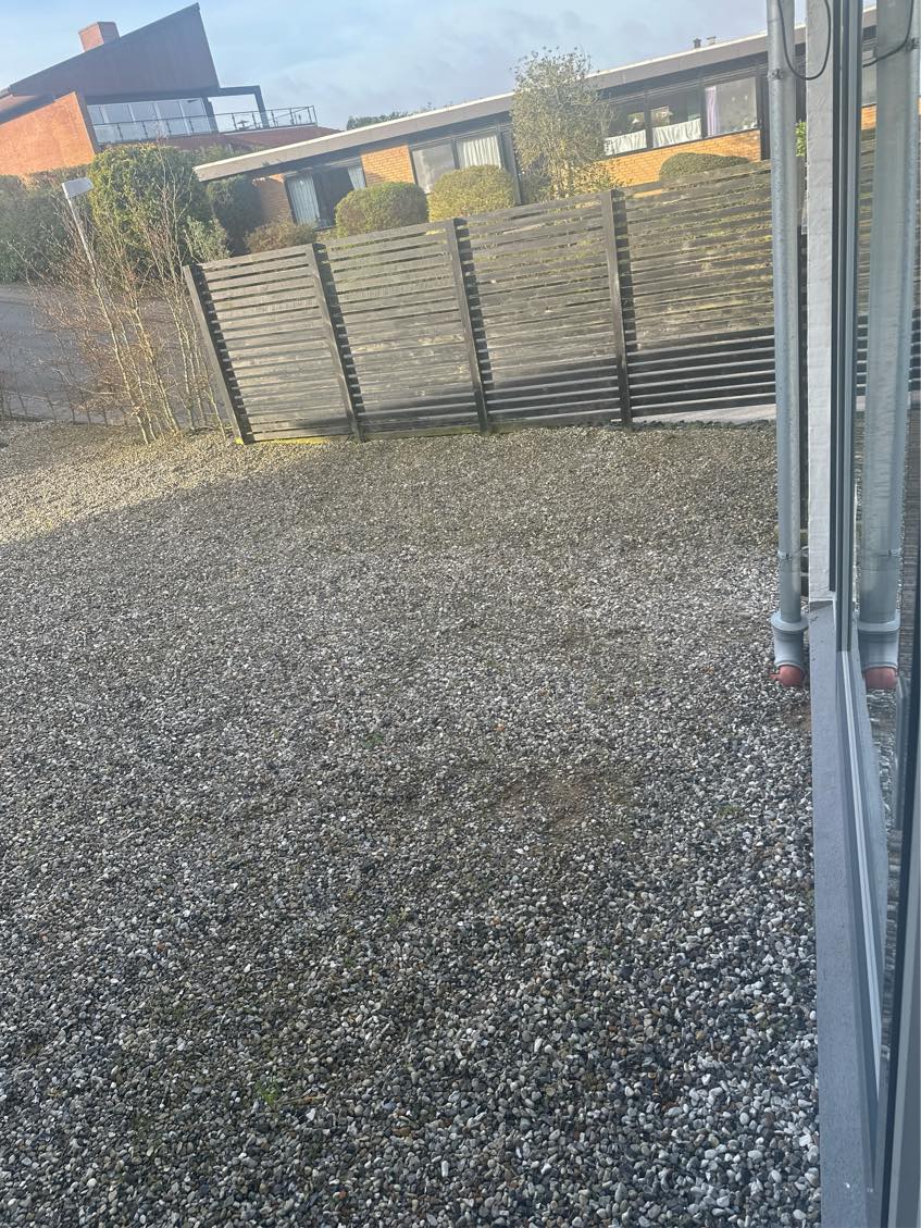 Have lavet en terresse, enten i træ eller sten. Størrelse ca 50-60 m2. Hvad er billigst og hvad holder bedst ? Gerne kom med samlet bud incl materialer og arbejdsløn.