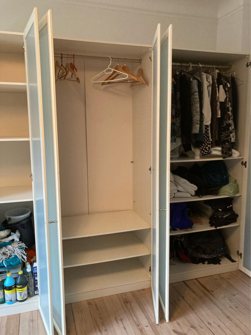 Bortskaffe klædeskab