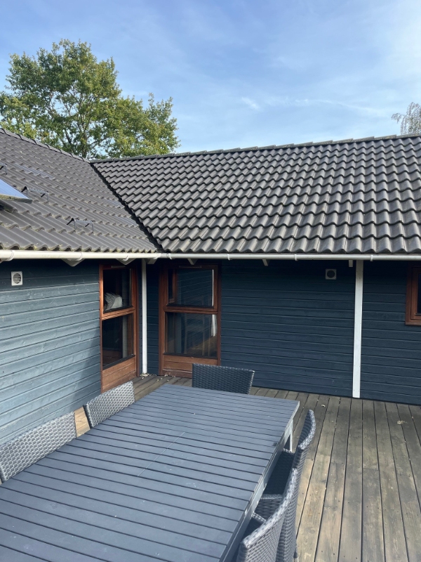 Opsætning af sort stål tagrende