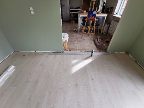 fodpaneler samt overgang mellem rum