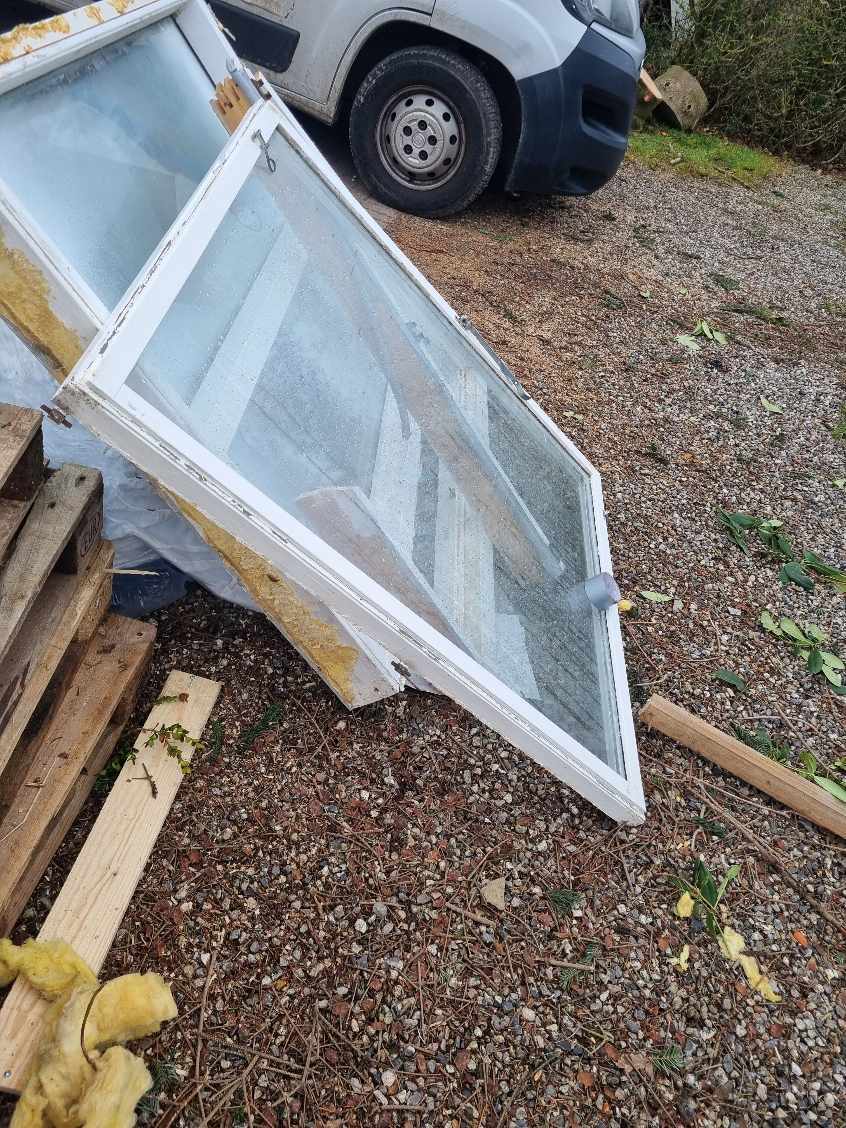 Jeg søger 1-2 som vil fjerne alt affald omkring mit hus som vi har renoveret