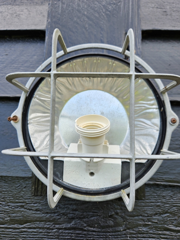 Udskiftning af udendørs lampe