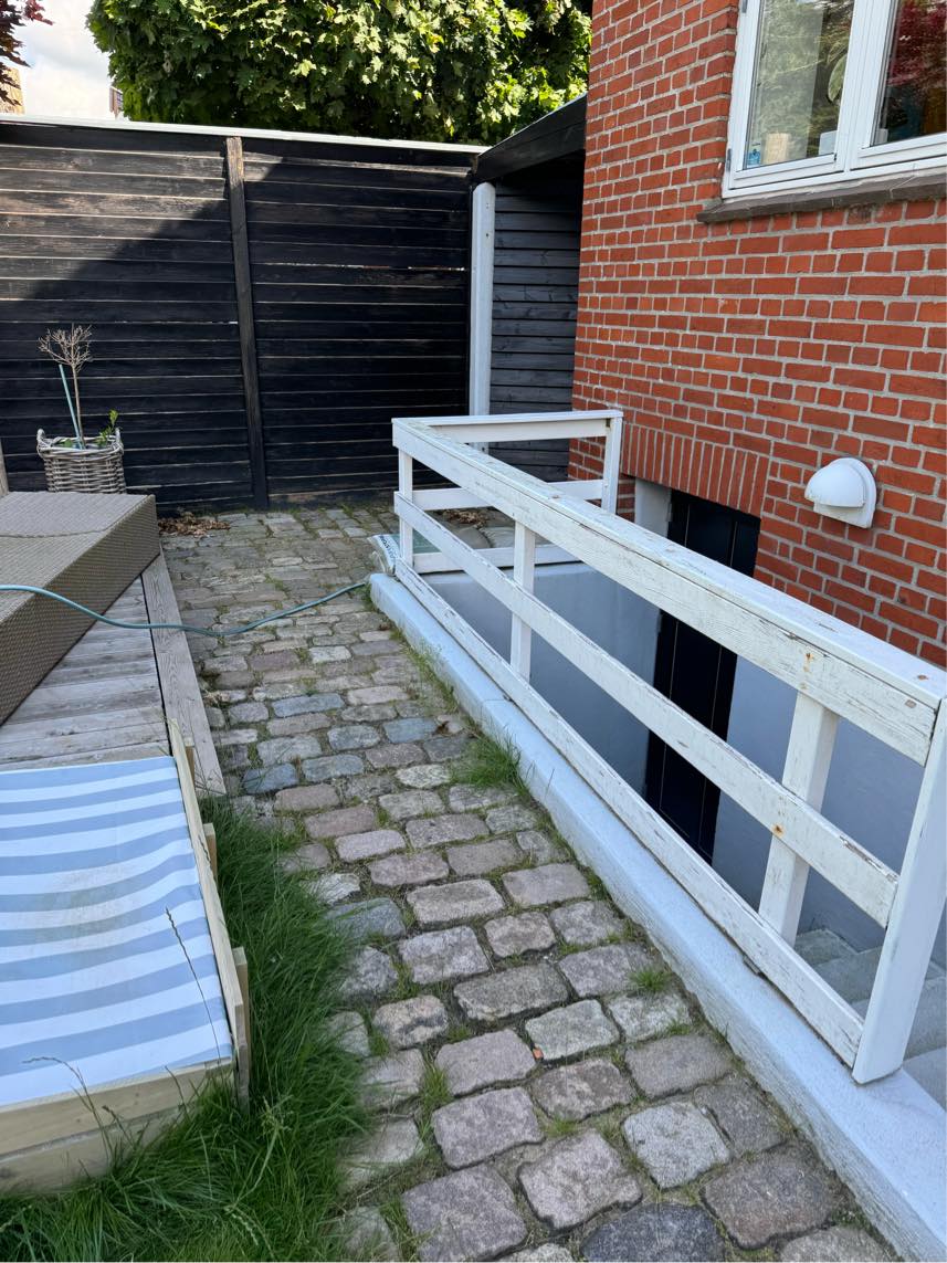 Slibe og male terrasse.