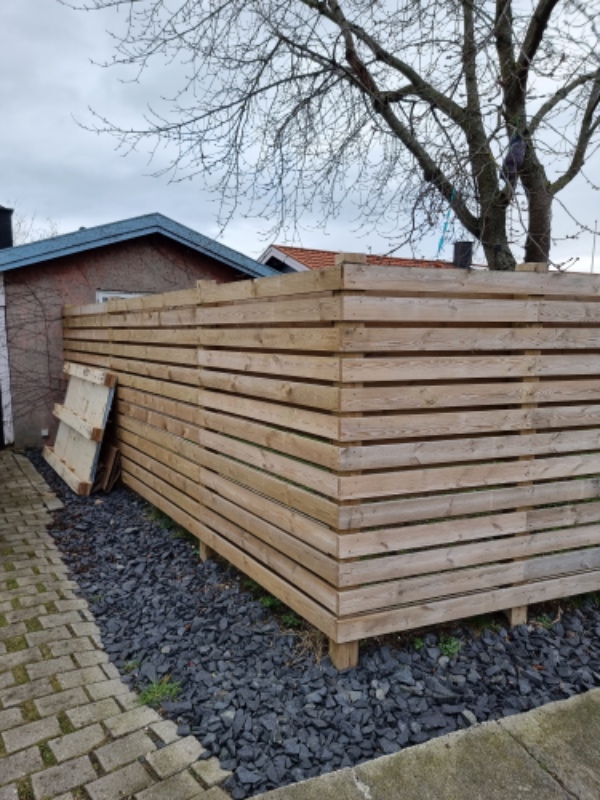 Plankeværk skal males på begge sider