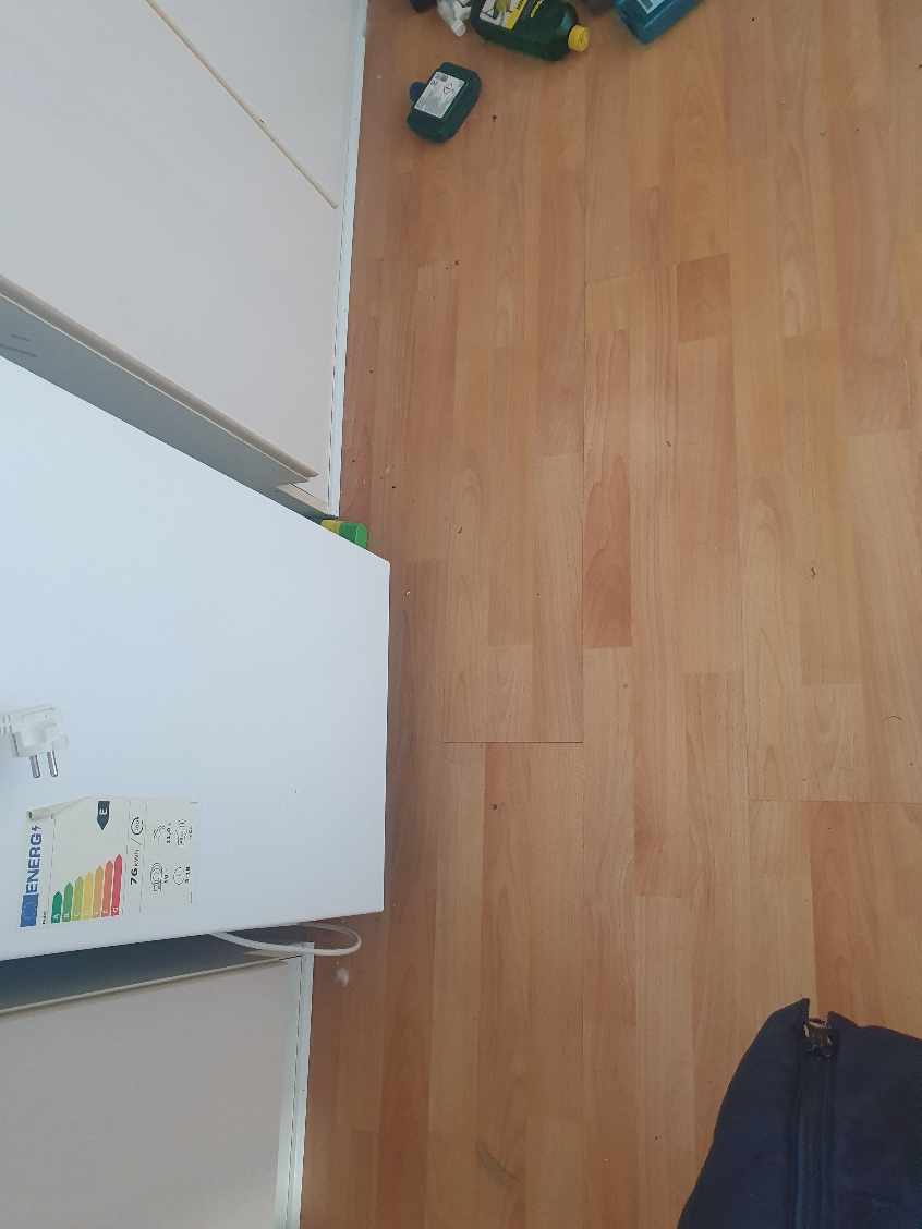 Revet gulv op og smidt ud