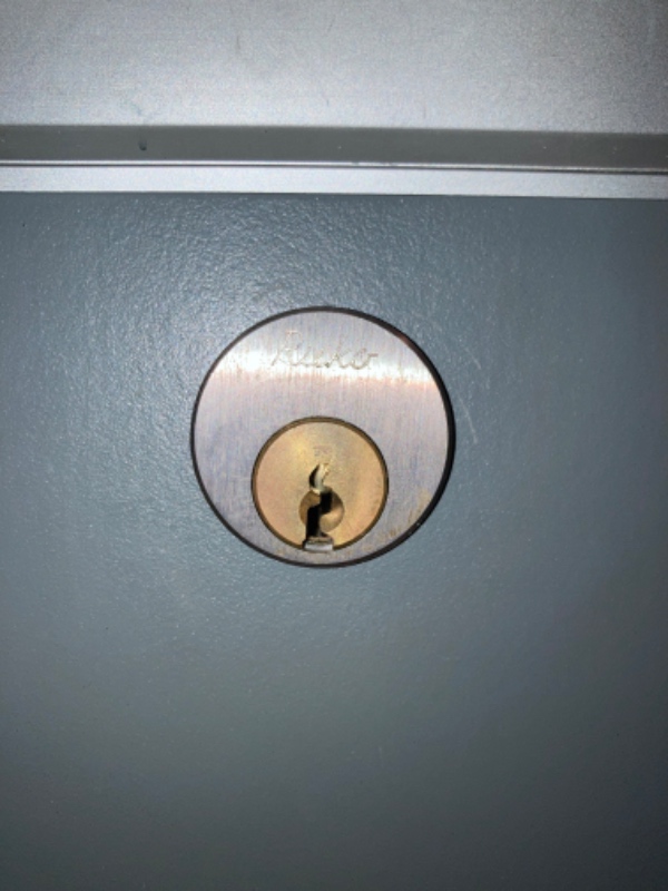 Åbne postkasse med bankenøgle eller bore lås ud (Ruko)