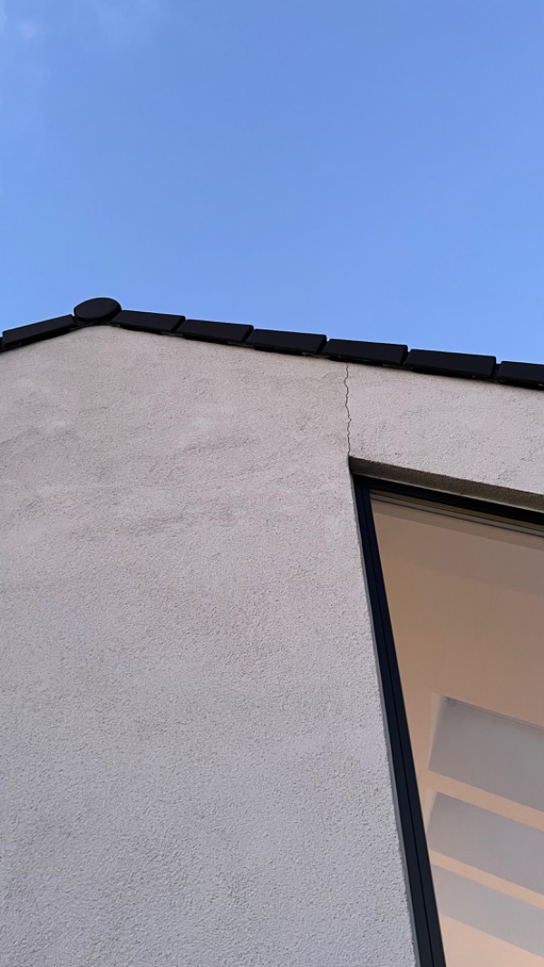 Ordnet revne facade , og sokkel