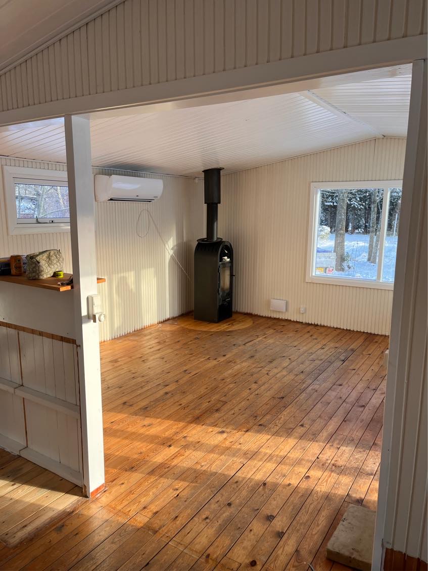 Demontering af gammel brændeovn og montering af ny 