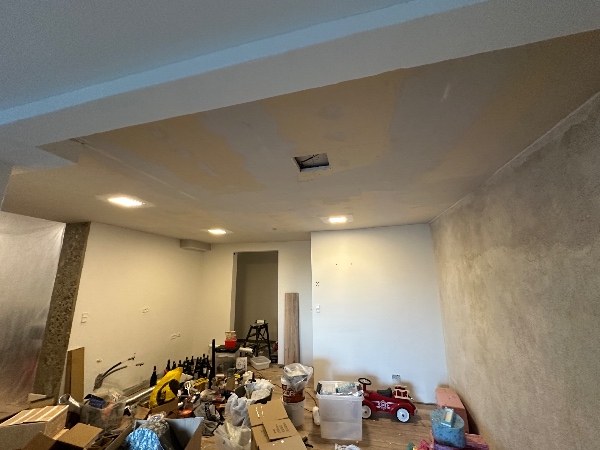 slibning af loft samt maling af loft og vægge