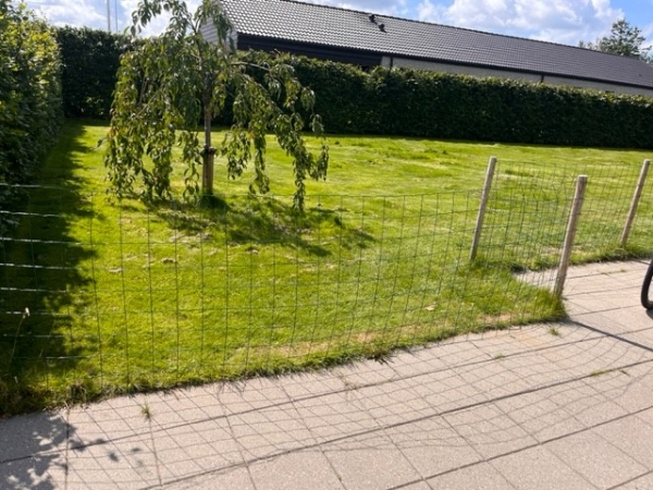 Terrase fliser og renovasjonsskjul