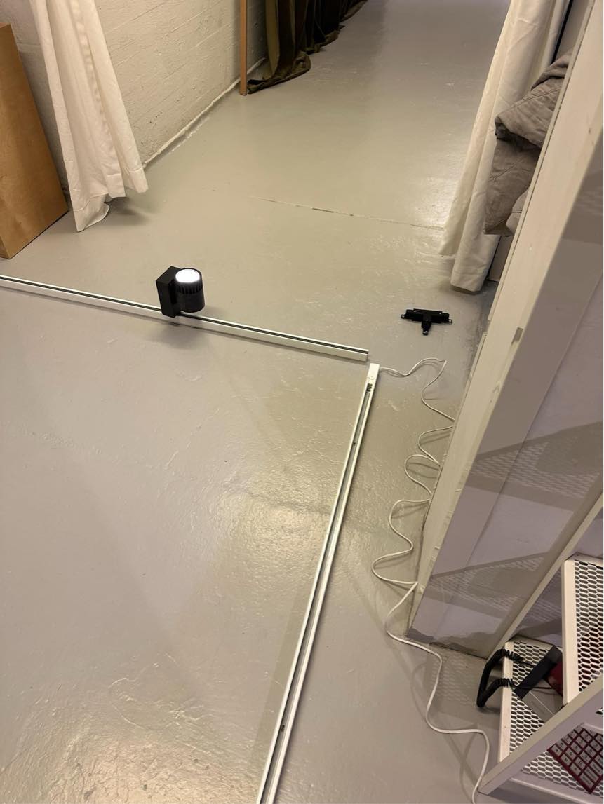 Hænges spotskinner op med 4 meter til loft