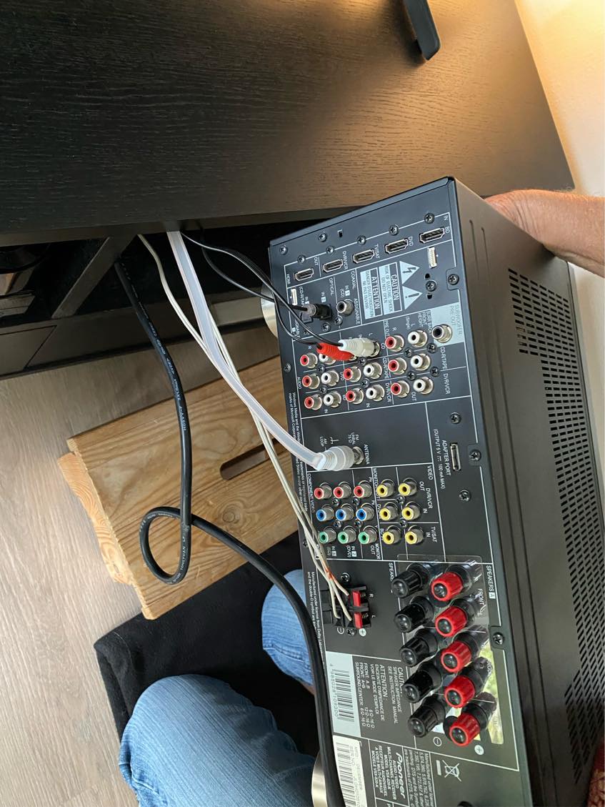 Tilslutte subwoofer til musikanlæg