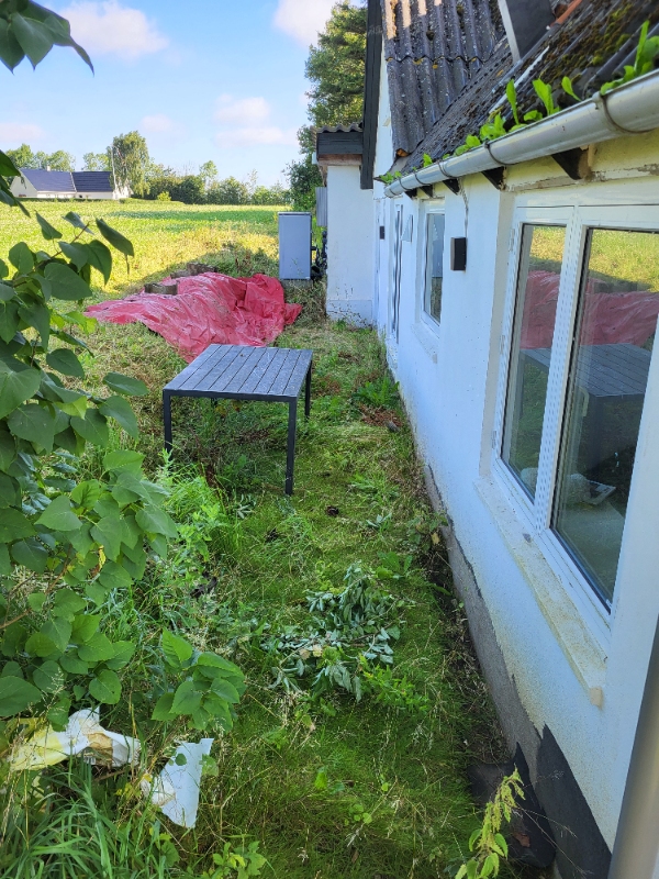 Nivelering og lægge fliser rundt om hus