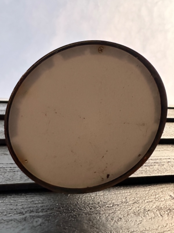 Udskiftning af 4 pærer i udendørslamper og 2 pærer i spotlys i køkken.