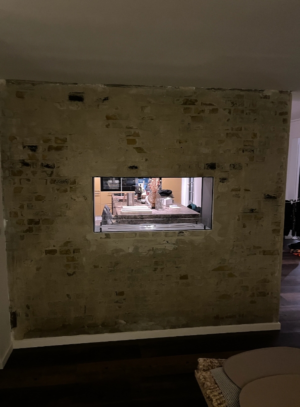 Fugearbejde rundt om vindue, dør, væg