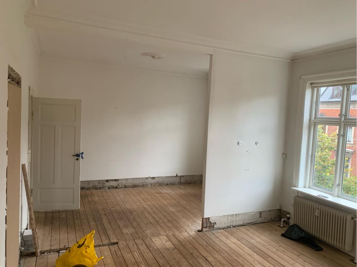 Fuld spartling af vægge samt loft