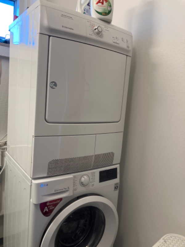 Tørretumbler skal bæres ned fra 3. sal og over til storskrald