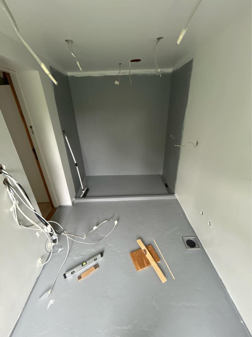 Lægning af fliser i badeværelse