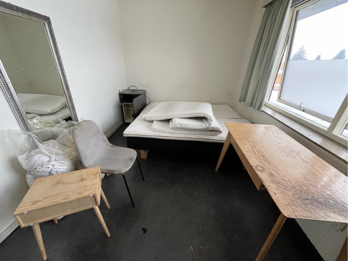 Fjerne møbler og køre på genbrugsplads