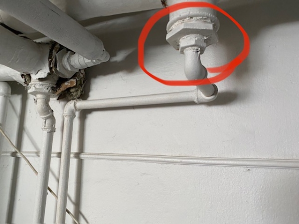 Udskiftning af radiator samt afmontering af yderligere 3 radiatorer.